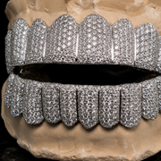 Close Up Iced Out VVS Moissanite Full Set Grillz Stone Setting