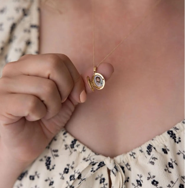 14K Solid Gold Engraved Photo Locket | ONYX RATAN