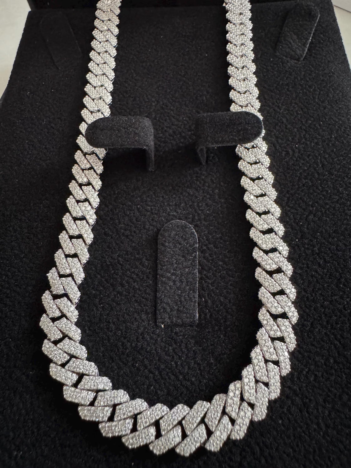 8mm Moissanite Cuban Link Chain – Iced Out | ONYX RATAN